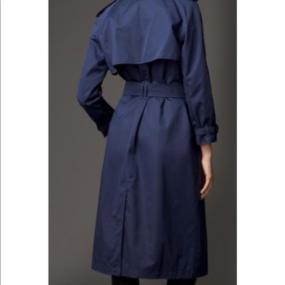 Burberry’s trench coat - Picture 1 of 14